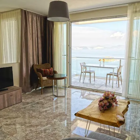 Bodrum Adabuku Luks 2+1 Ozel Plaj Ve Havuzlu Villa *